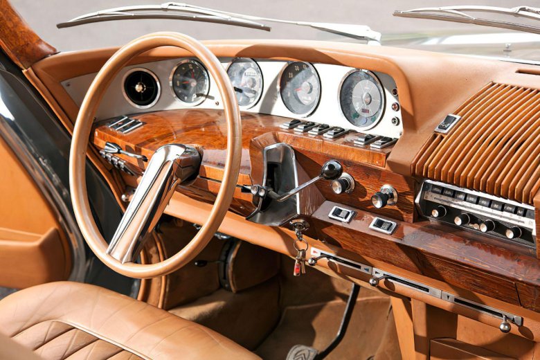 Автомобиль салон