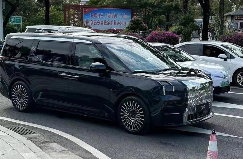 Минивэн zeekr 009