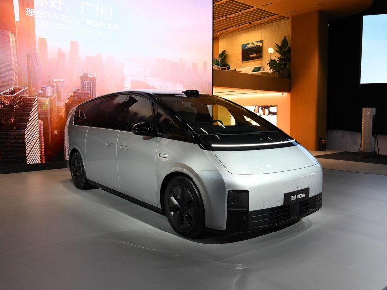 Li mega электромобиль