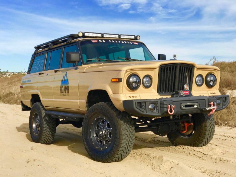 Jeep wagoneer off road