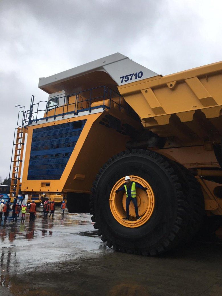 Белаз 75710 самосвал