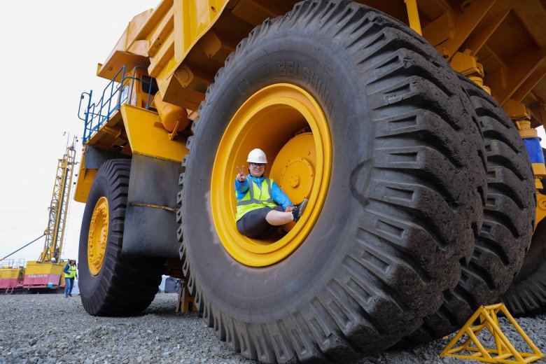 220 тонный белаз