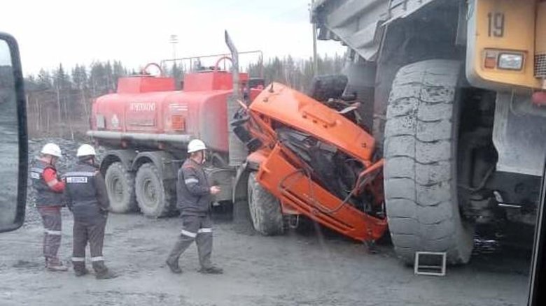 Белаз раздавил камаз