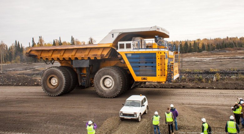 Карьерный самосвал белаз 75710