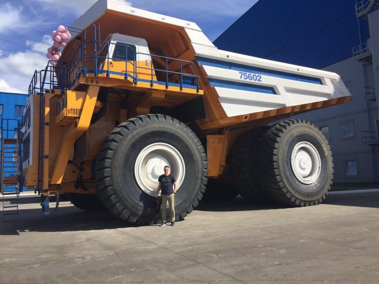 Карьерный самосвал liebherr t282b