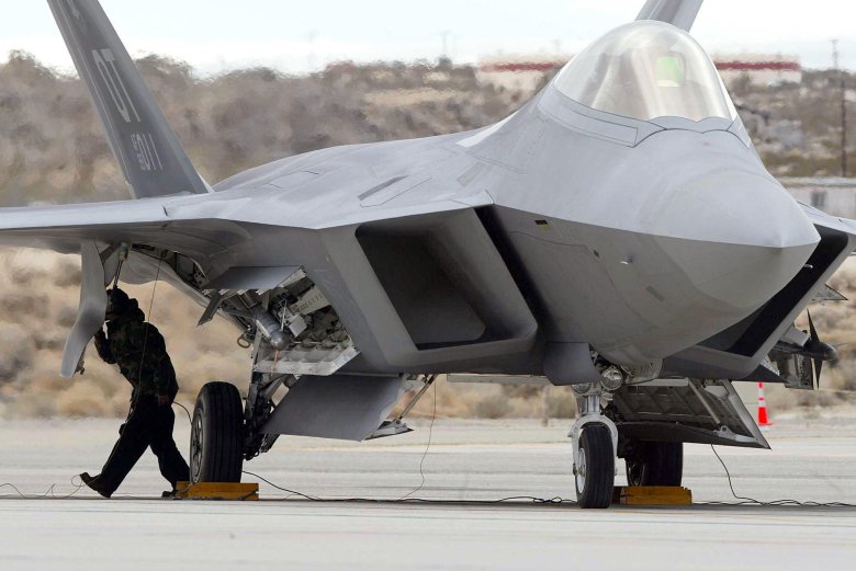F-22 raptor пилот