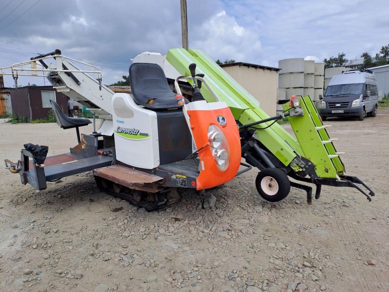 Самоходный морковоуборочный комбайн