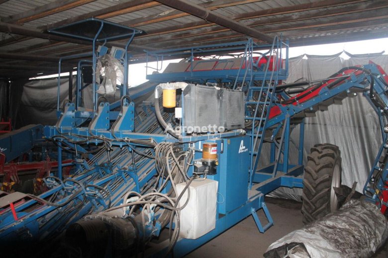 Комбайн свеклоуборочный