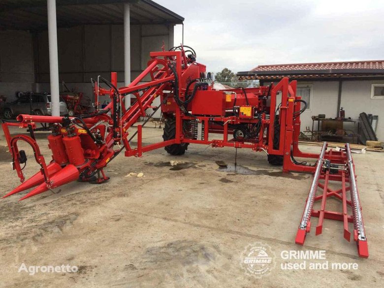 Прицепной морковоуборочный комбайн