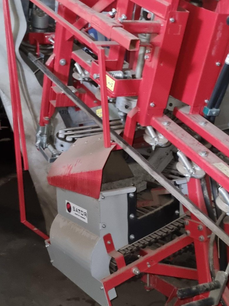 Чеснокоуборочный комбайн