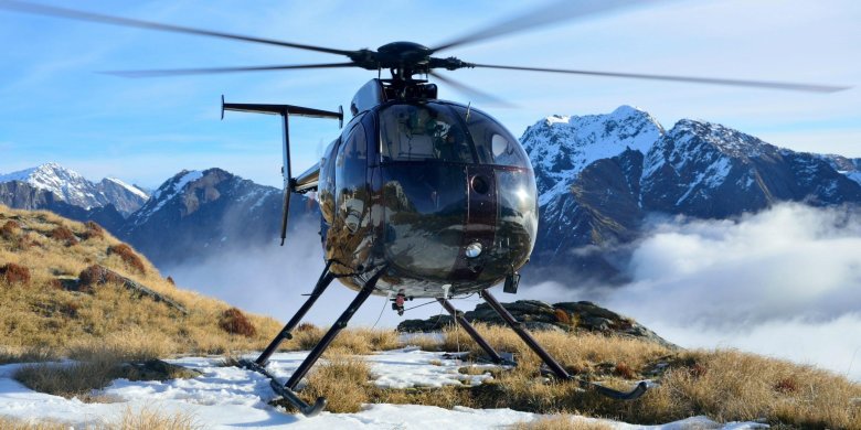 Вертолет в горах