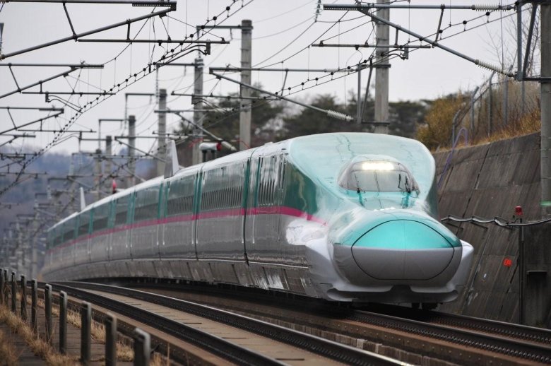 Поезд синкансэн в японии