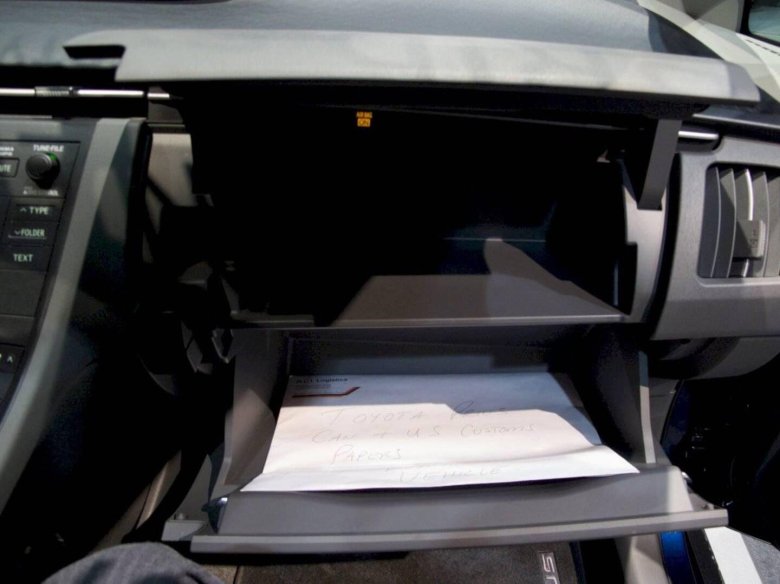 Бардачок машины