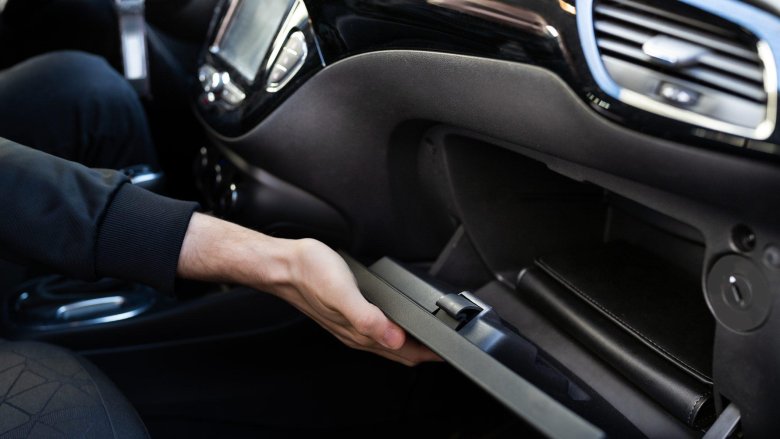 Бардачок автомобиля