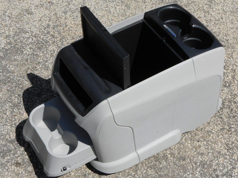 Бардачок между сиденьями митсубиси делика