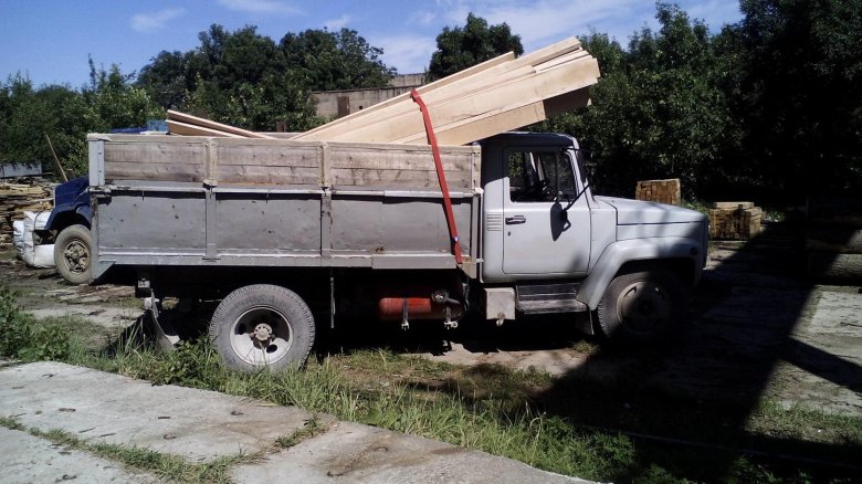 Газ 3309 с дровами