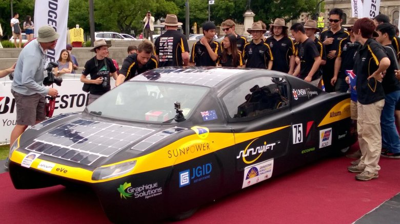 Электромобили на солнечных батареях