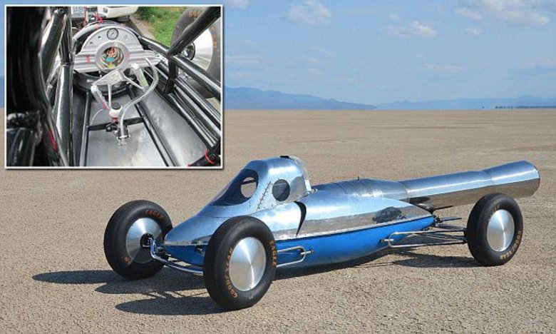 Машина с реактивным двигателем