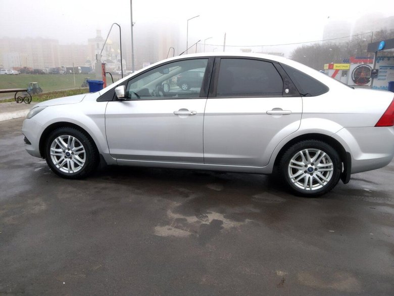 Ford Focus 2 седан серебристый