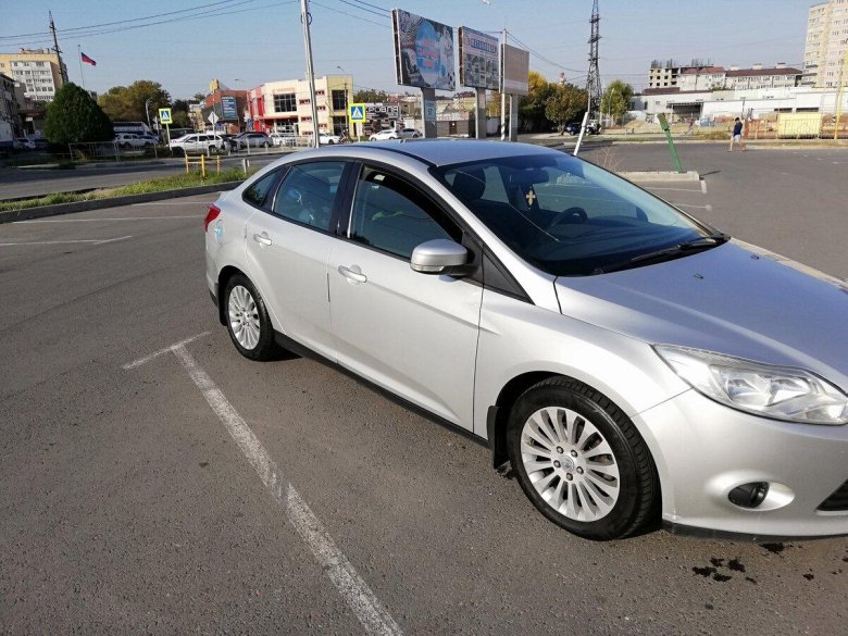 Ford Focus 3 седан серебристый