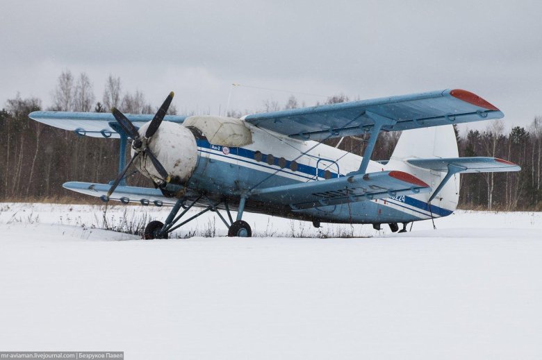 Самолет ан-2 на лыжах