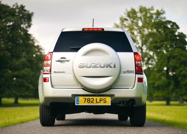 Гранд Витара 2008 вид сзади