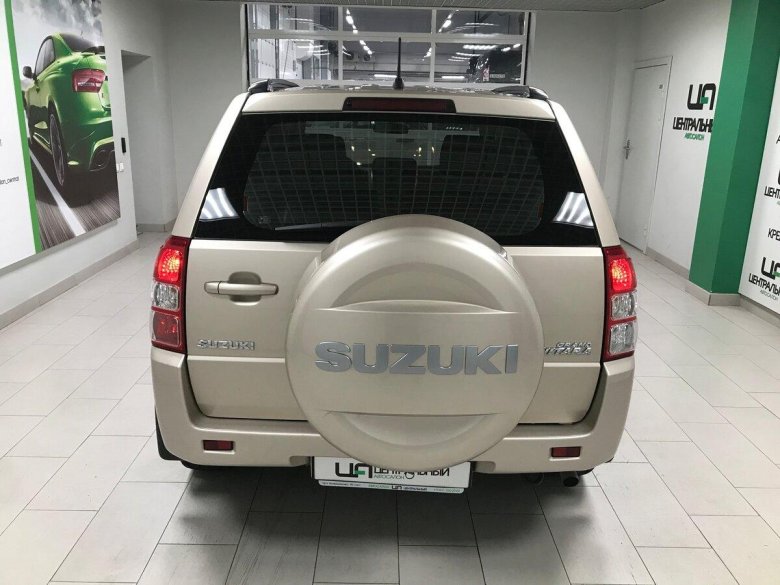 Сузуки Гранд Витара сзади