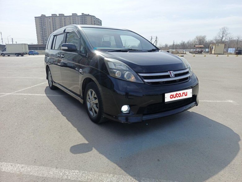 Тойота исис 2009 год цена