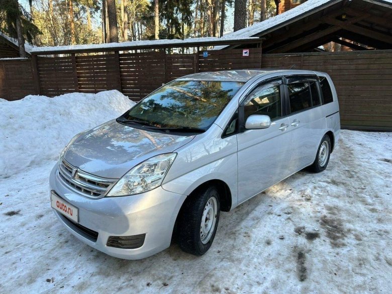 Тойота исис 2007