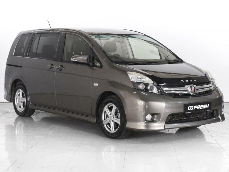 Тойота исис платана