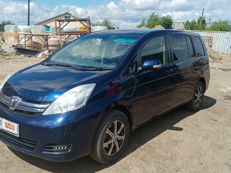 Тойота Исис 2005