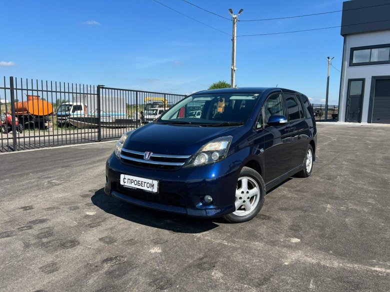 Тойота исис 2012