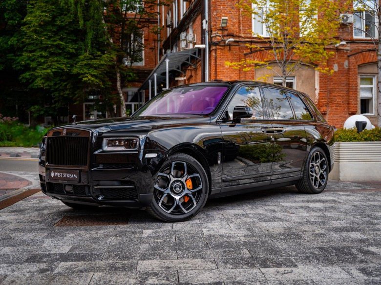 Внедорожник rolls royce cullinan
