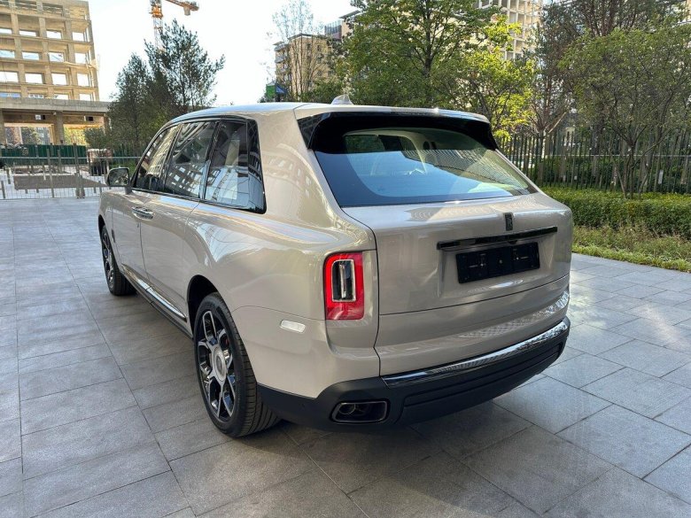 Rolls royce cullinan black badge