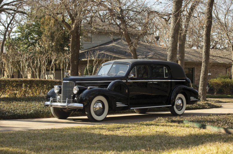 Cadillac v 16 imperial sedan