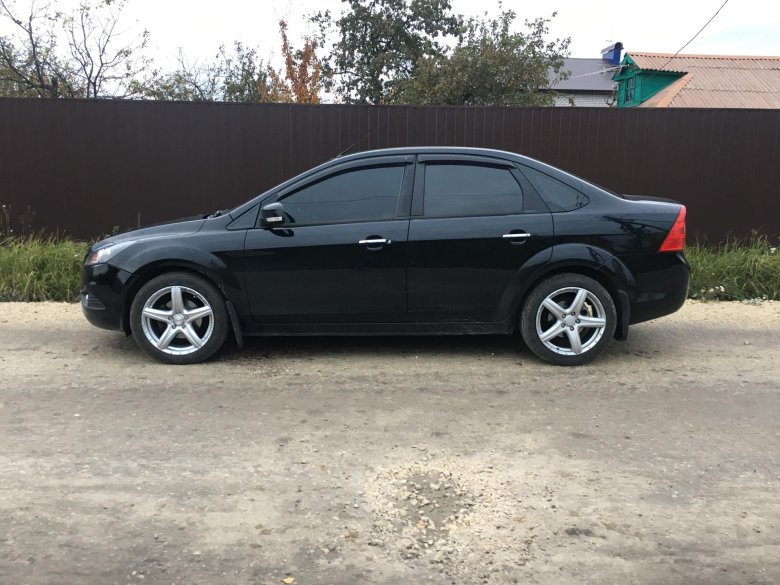 Форд фокус 2 рестайлинг хэтчбек черный на 17 дисках