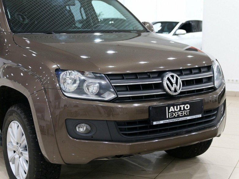 Фольксваген Амарок коричневый