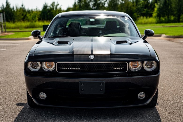 Dodge challenger srt8 392
