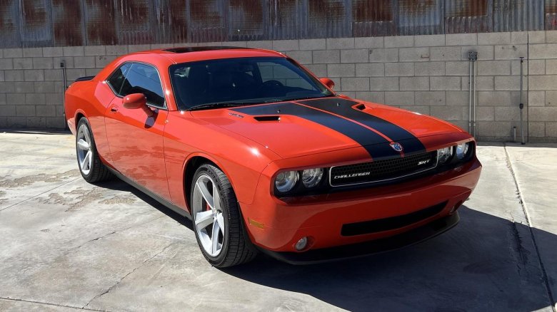 Dodge challenger srt 8