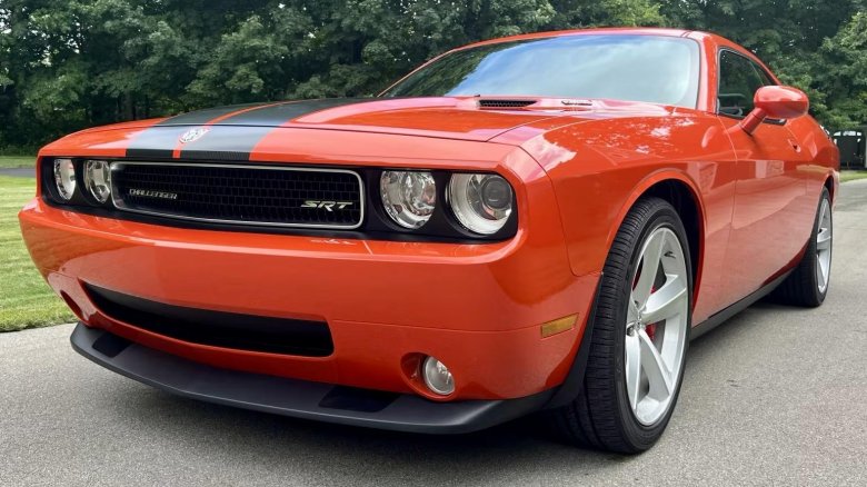 Dodge challenger srt8 2011