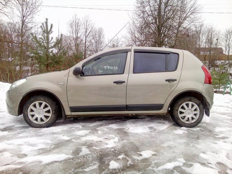 Рено Сандеро бежевый