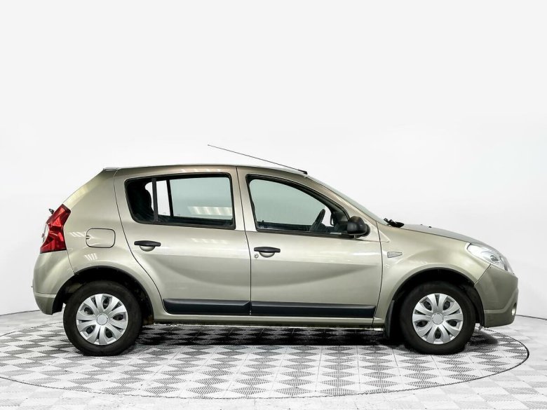 Рено сандеро 2011