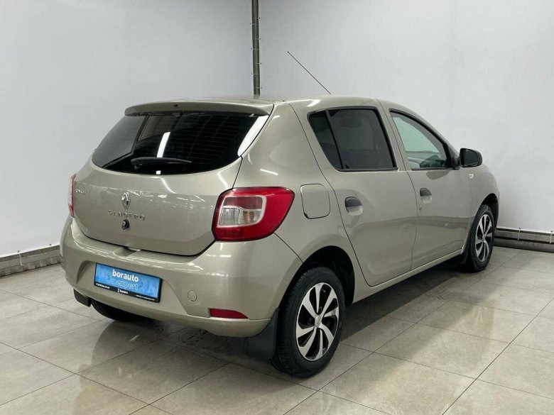Бежевый Renault Sandero 955