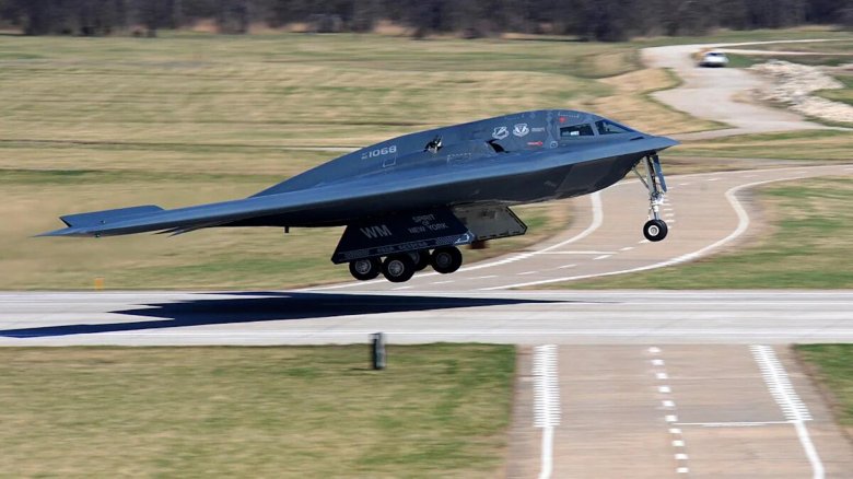 B 2 spirit стелс бомбардировщик