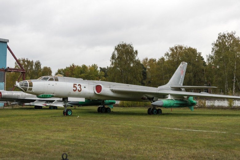 Ту 16 реактивный самолёт