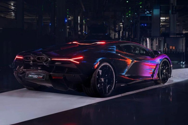 Суперкар lamborghini revuelto