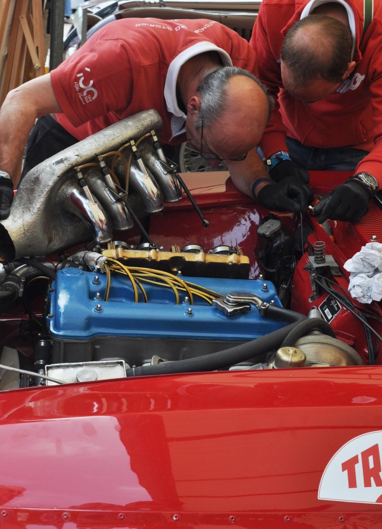 Alfa romeo twin cam engine