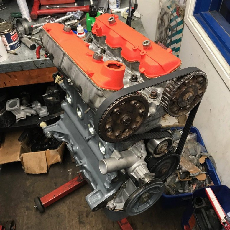 Двигатель автомобиля