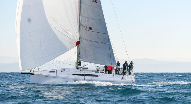 Парусная яхта Beneteau sense 50