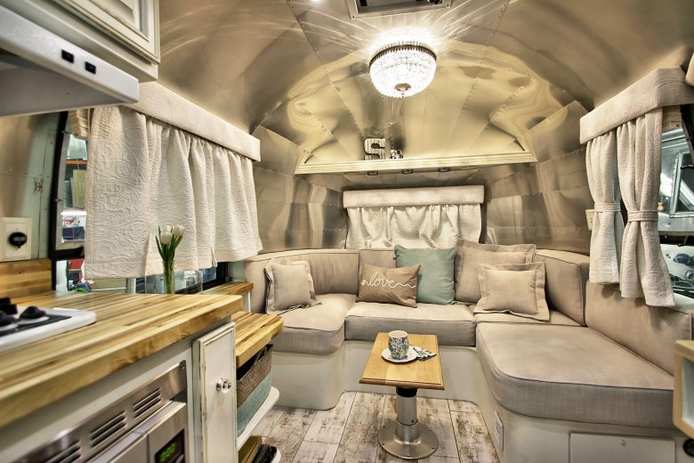Автодом airstream